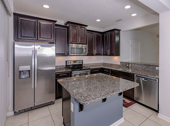 166 Richmond Dr_LR-29