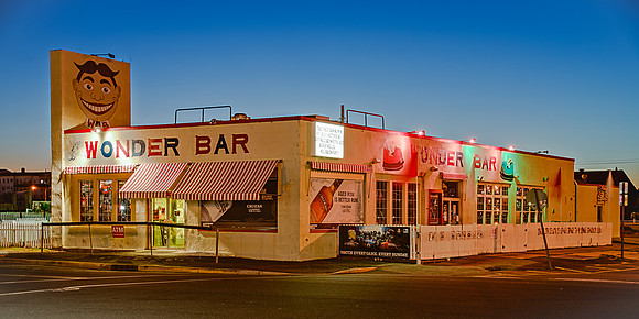 Wonder Bar