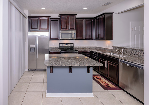 166 Richmond Dr_LR-28
