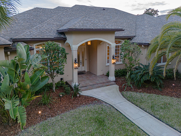 Cabeza Home External HiRes-7