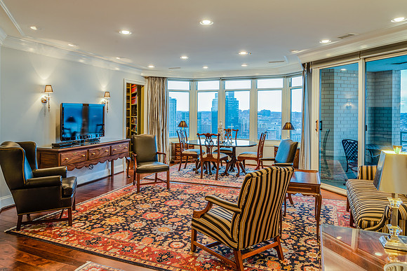 2201 HarborView LR