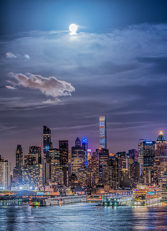 Manhattan Super-Moon