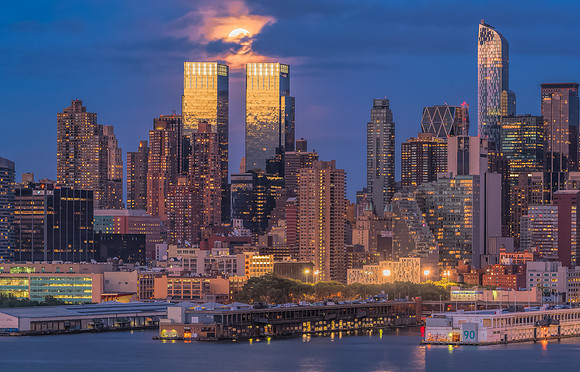 Manhattan Moon Rising