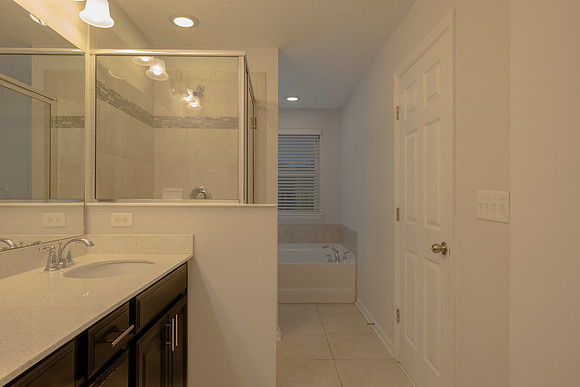 166 Richmond Dr-23