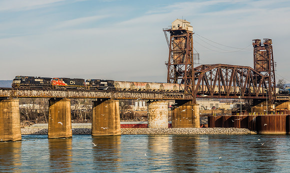 NS & CN @ the Chickamauga Dam