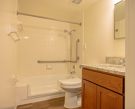 Central Manor Apartment Homes_LR-8
