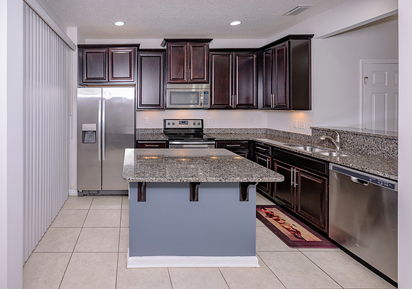 166 Richmond Dr-28