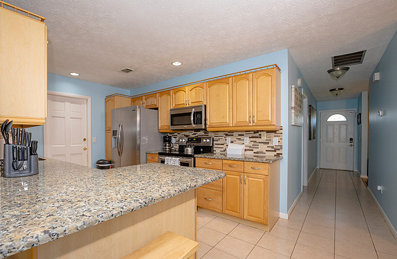33- 1520 Republic Dr