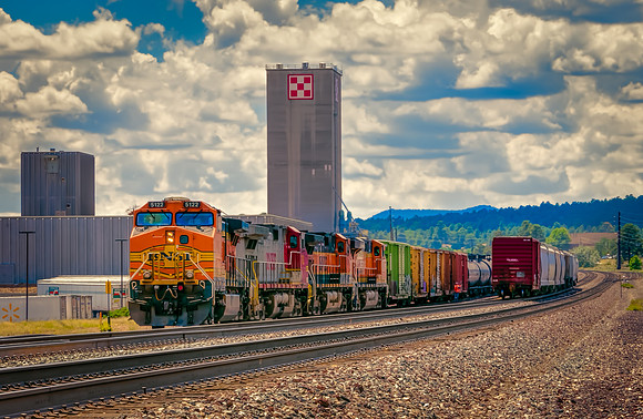 BNSF 5122 @ The Grainery