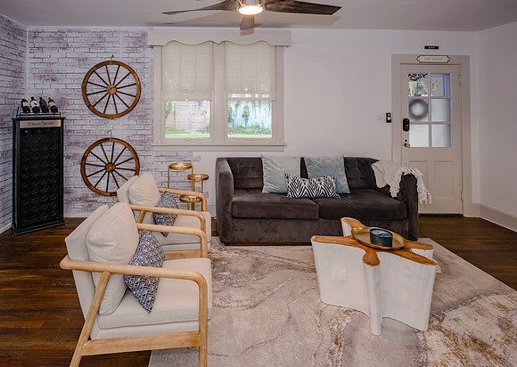 237 Rainey Ave Living-7