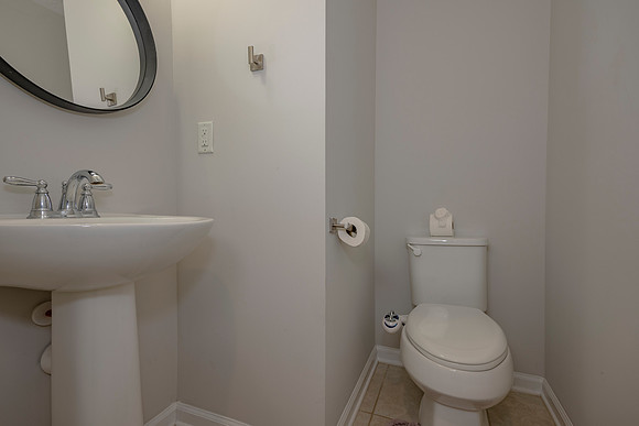 166 Richmond Dr-36