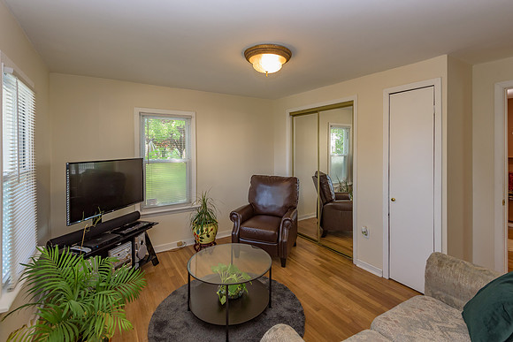 265 E Smith St LR2