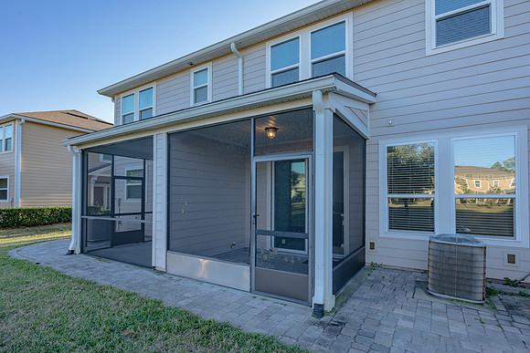 166 Richmond Dr-5