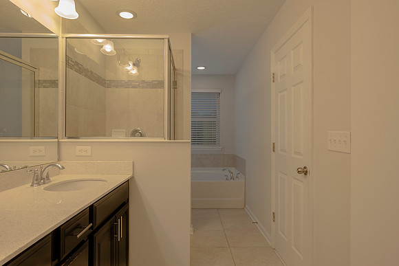 166 Richmond Dr_LR-23