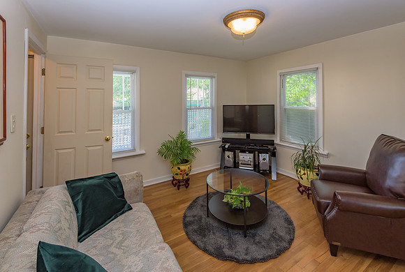 265 E Smith St LR1