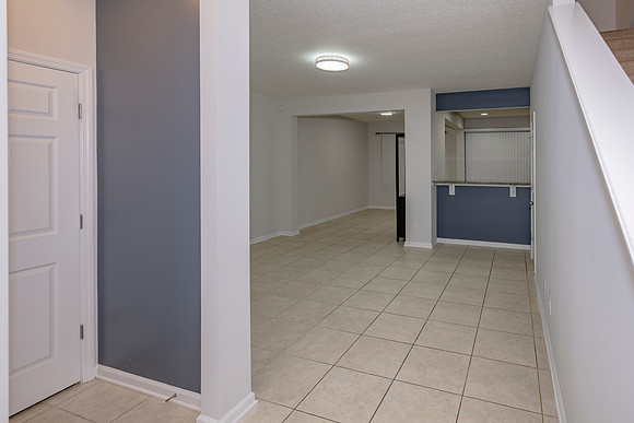 166 Richmond Dr_LR-25
