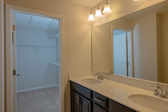 166 Richmond Dr_LR-24