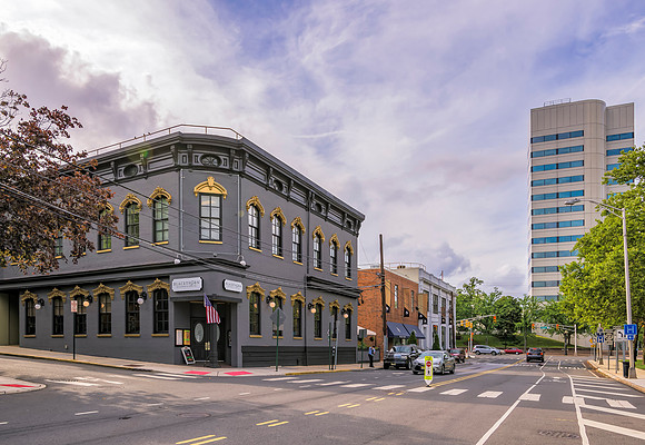 Blackthorn Irish Pub