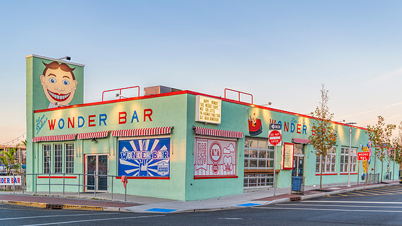 Wonder Bar_16x9